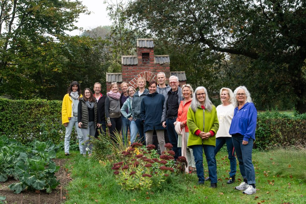 Gruppenbild der Organisatoren rund um den "Kleinen Markt" in Hauset