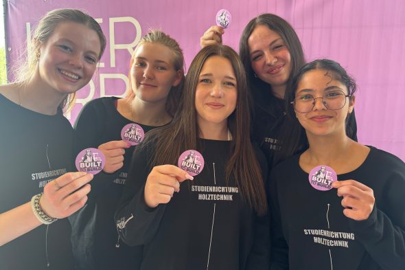 Schülerinnen der Studienrichtung Holztechnik