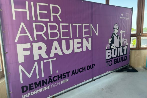 Banner zur Kampagne "Built to build"