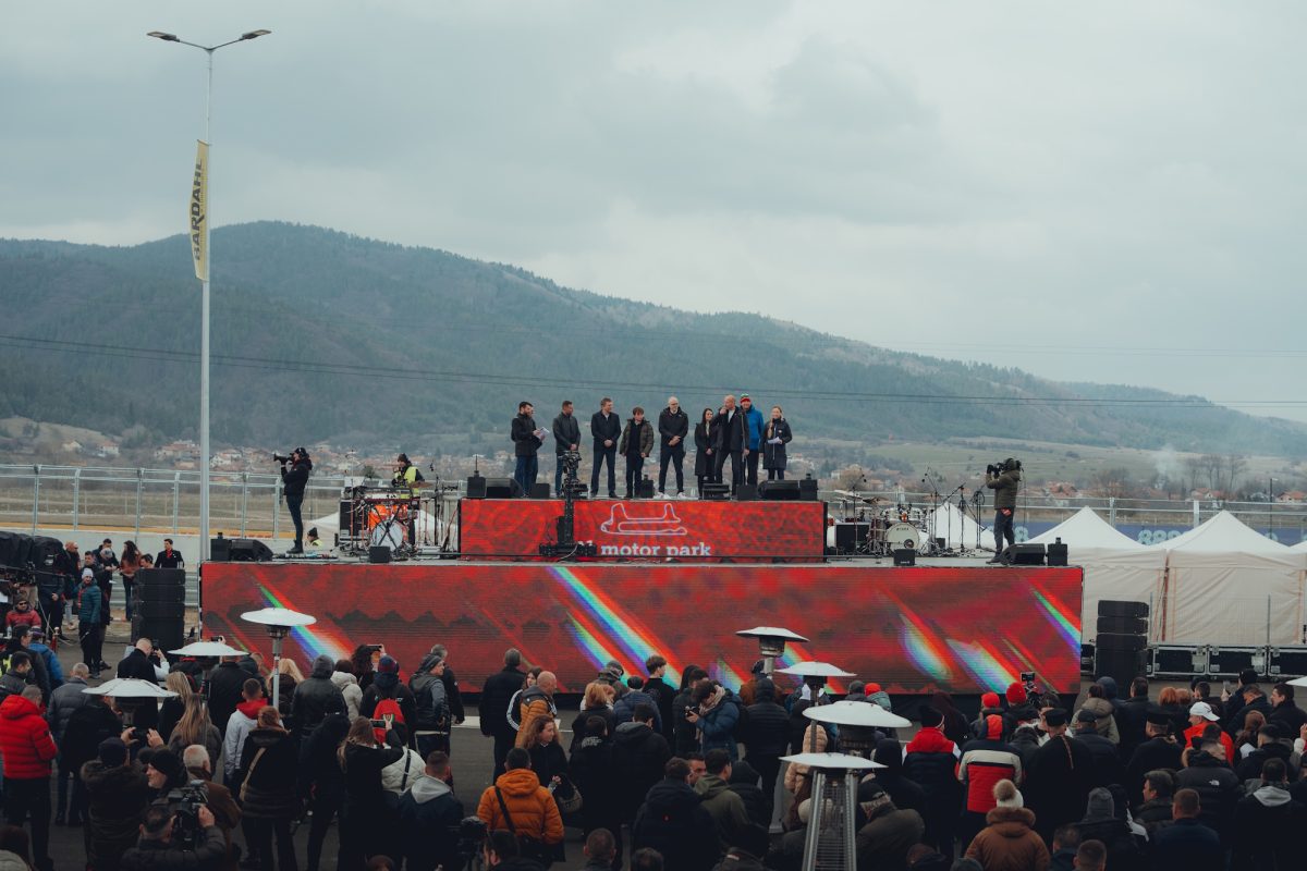 Sven Leufgen hält eine Rede am Eröffnungstag der neuen Rennstrecke "A1 Motor Park" in Bulgarien