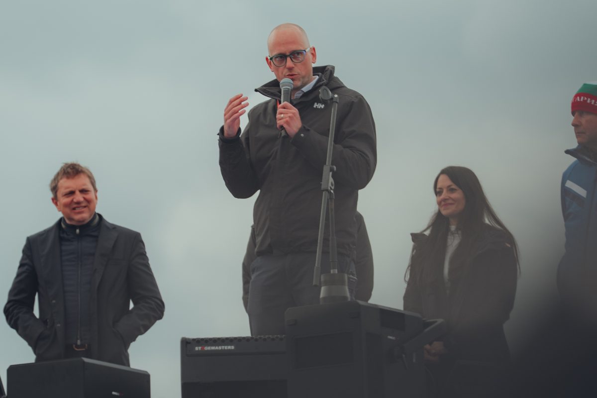 Sven Leufgen hält eine Rede am Eröffnungstag der neuen Rennstrecke "A1 Motor Park" in Bulgarien