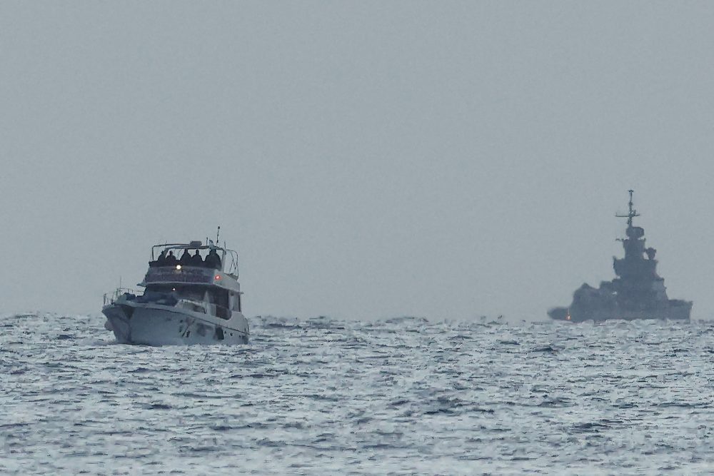 Boot der "Gaza Sumud Flotilla" wird in den Hafen von Ashdod eskortiert
