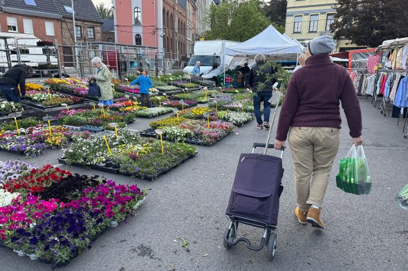 Kunde auf dem Eupener Freitagsmarkt