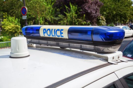 Französisches Polizeiauto mit Blaulicht