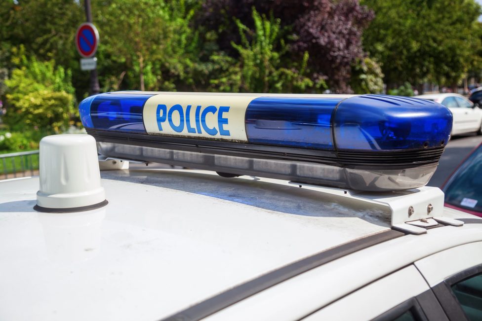 Französisches Polizeiauto mit Blaulicht