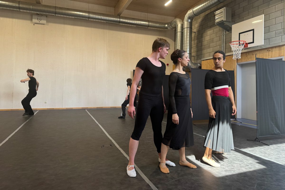 Tänzer und Tänzerinnen bei einer Probe zum Ballett "Frida Kahlo"