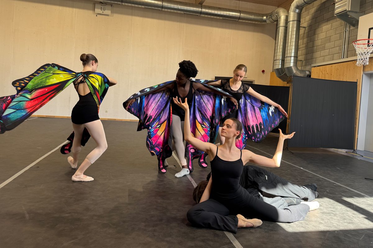 Tänzer und Tänzerinnen bei einer Probe zum Ballett "Frida Kahlo"