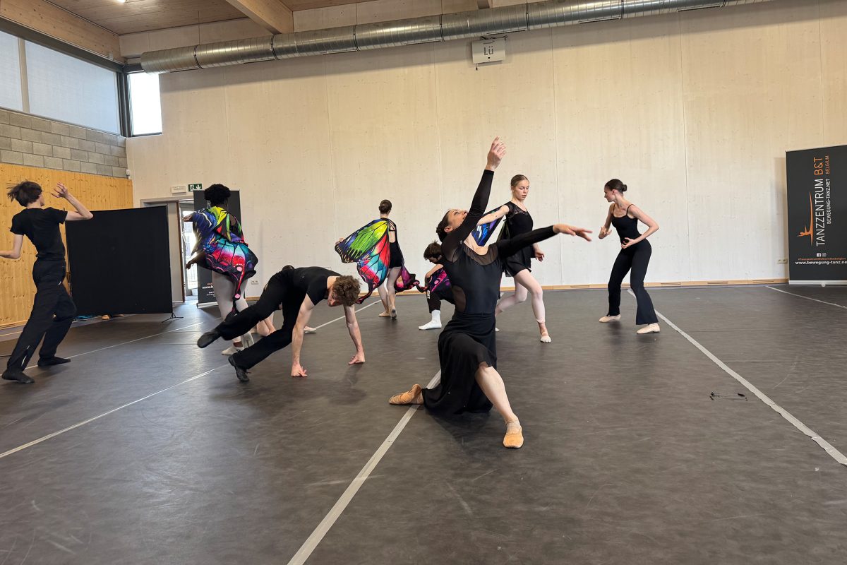 Tänzer und Tänzerinnen bei einer Probe zum Ballett "Frida Kahlo"