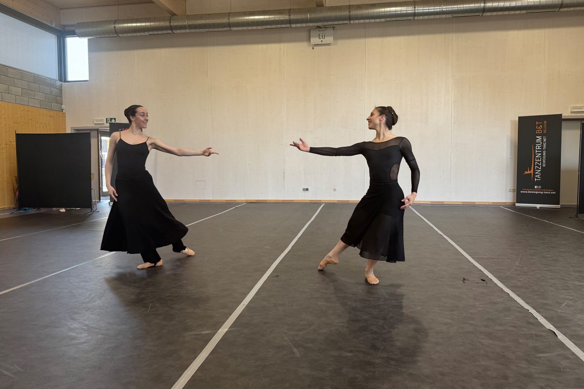 Tänzer und Tänzerinnen bei einer Probe zum Ballett "Frida Kahlo"