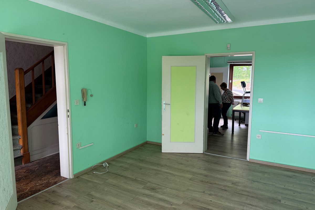 Früheres Büro mit mintgrünen Wänden