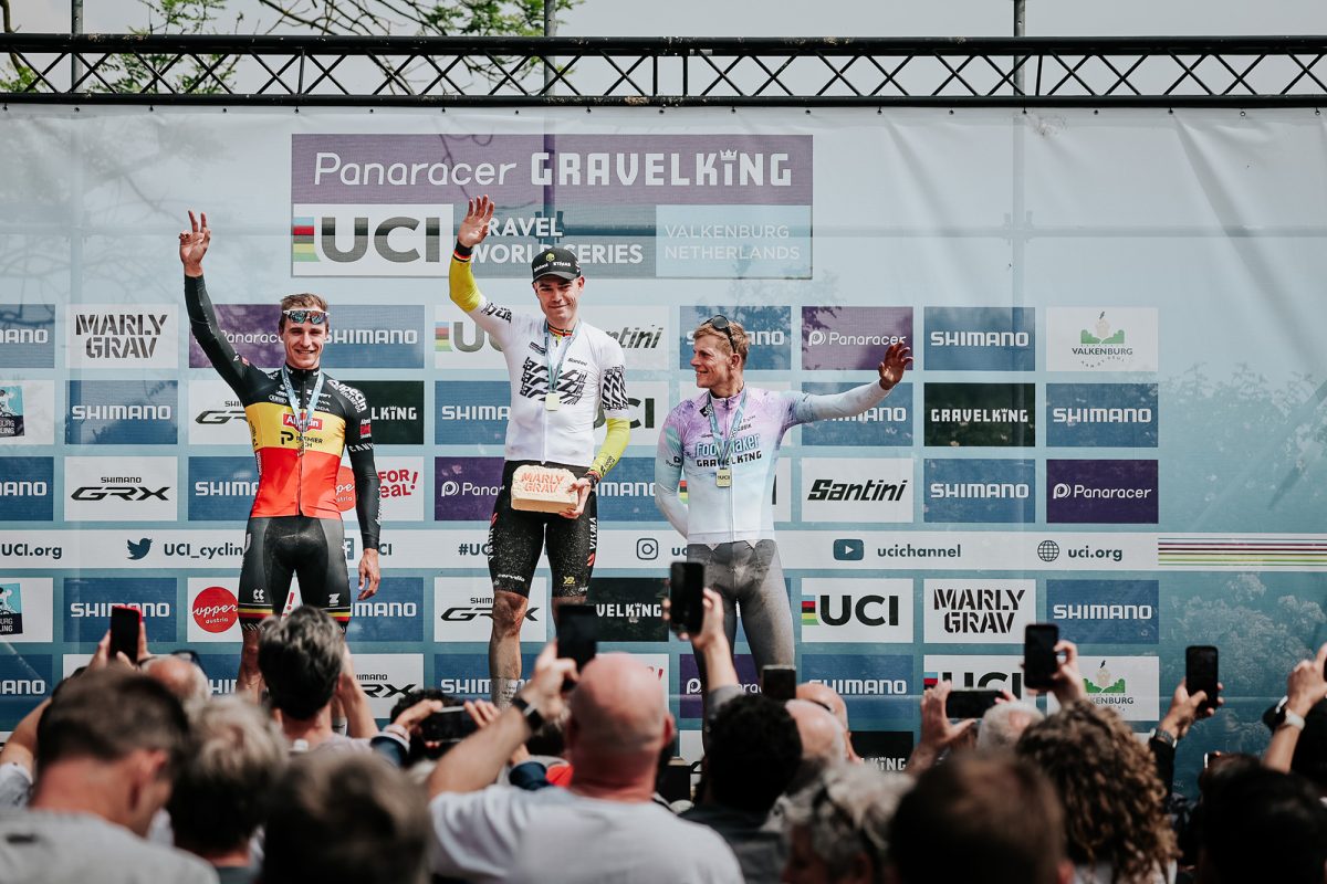 Podium mit den drei Erstplatzierten