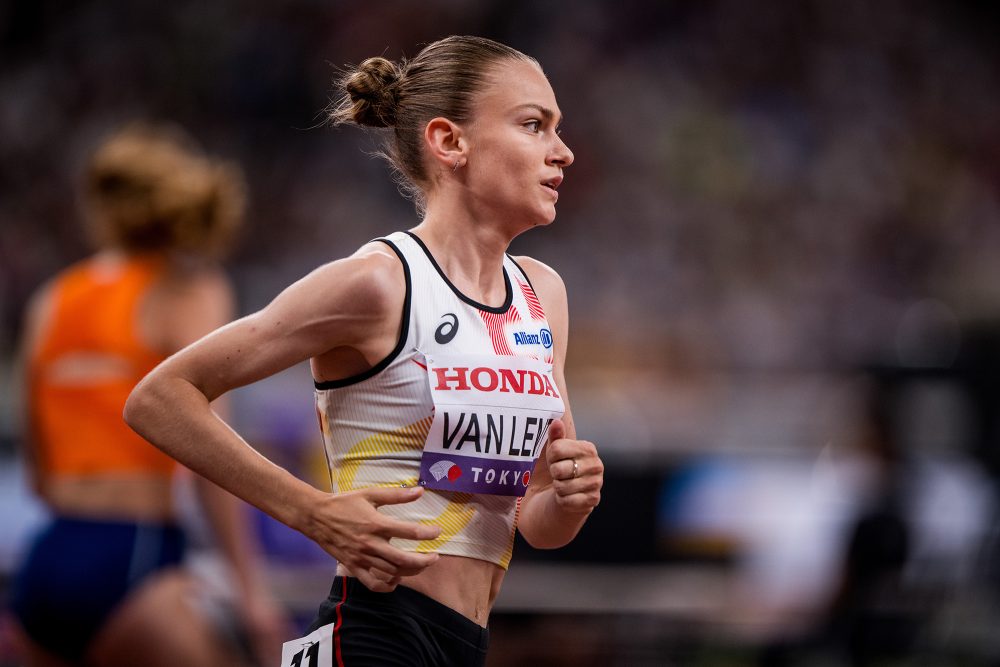 Nahaufnahme von Jana Van Lent bei einem 5.000-Meter-Lauf