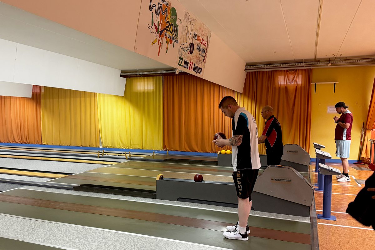 Kegler im Einsatz bei der belgischen Meisterschaft im Sportkegeln in Kelmis