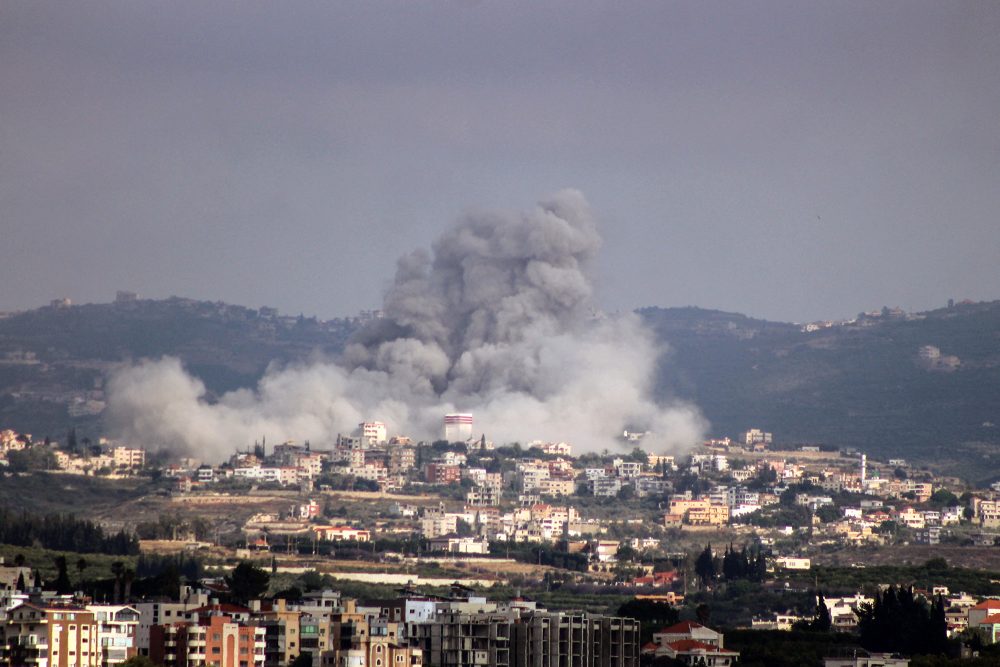 Rauch steigt auf nach israelischen Angriffen auf den Süden Libanons