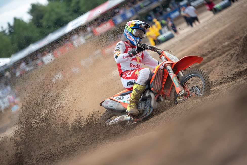 Lucas Coenen wirbelt Sand auf