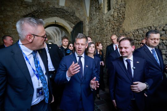 Ungarns Ministerpräsident Peter Magyar besucht das Wawel-Schloss in Krakau