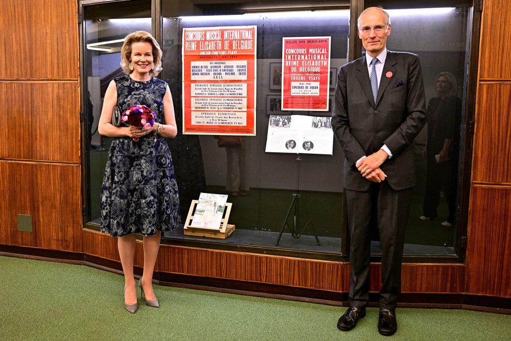 Königin Mathilde und der Präsident des Königin-Elisabeth-Wettbewerbs Graf Yvan de Launoit
