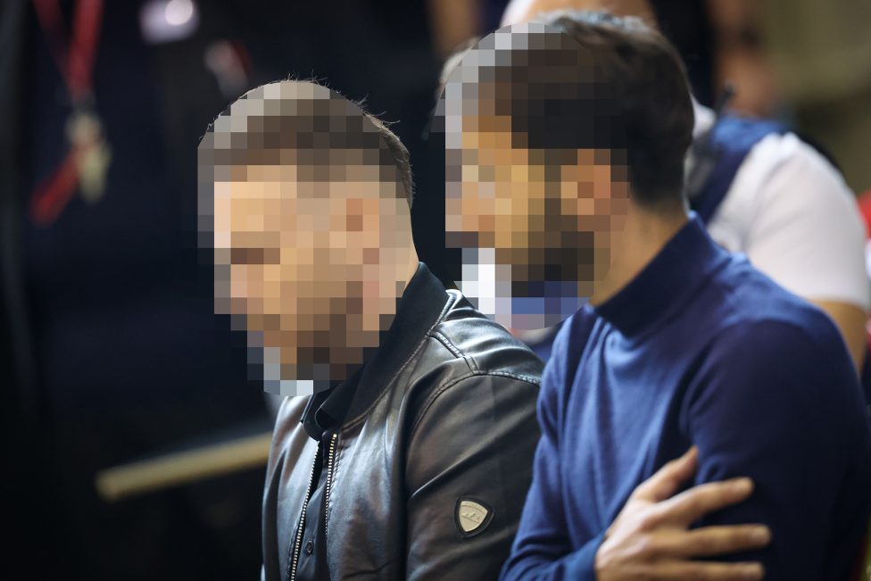 Die beiden Angeklagten Paolo Falzone und Antonino Falzone beim Prozessauftakt