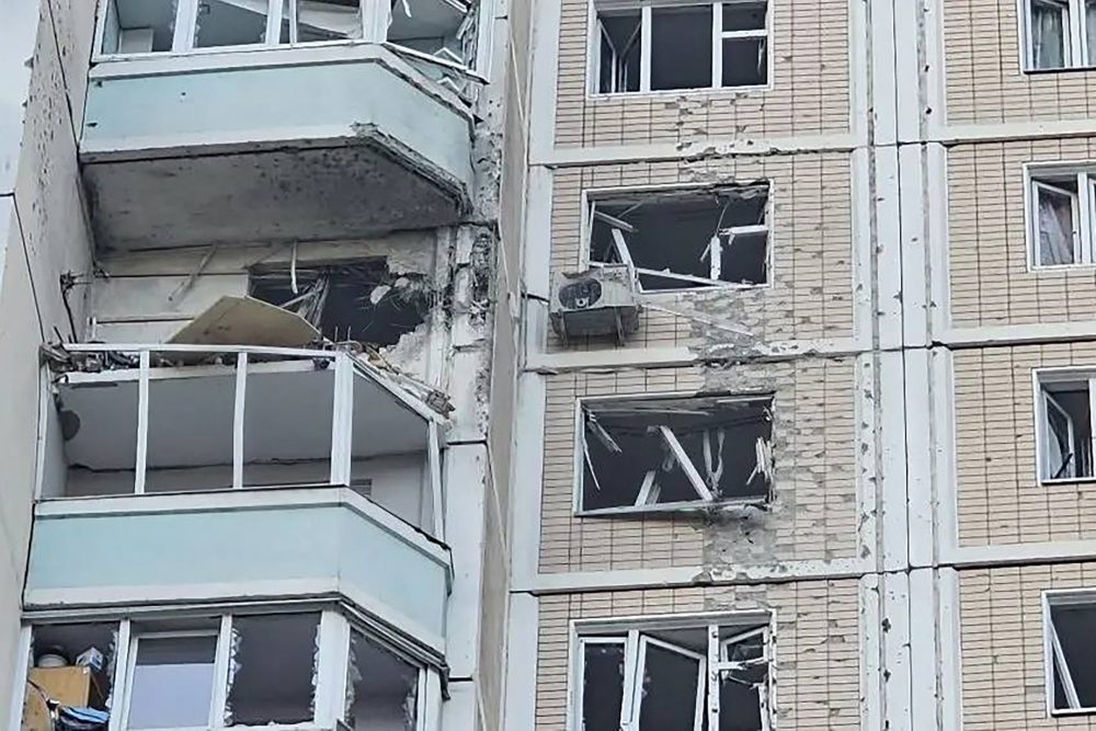 Schäden an einem Wohnhaus in Moskau nach einem ukrainischen Angriff