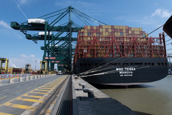MSC-Containerschiff im Hafen von Antwerpen