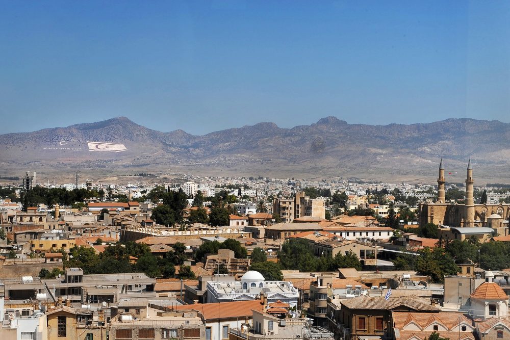 Blick auf die zy­p­ri­o­tische Hauptstadt Nikosia