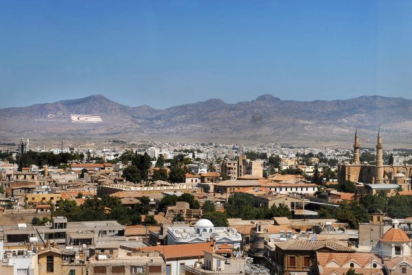 Blick auf die zy­p­ri­o­tische Hauptstadt Nikosia