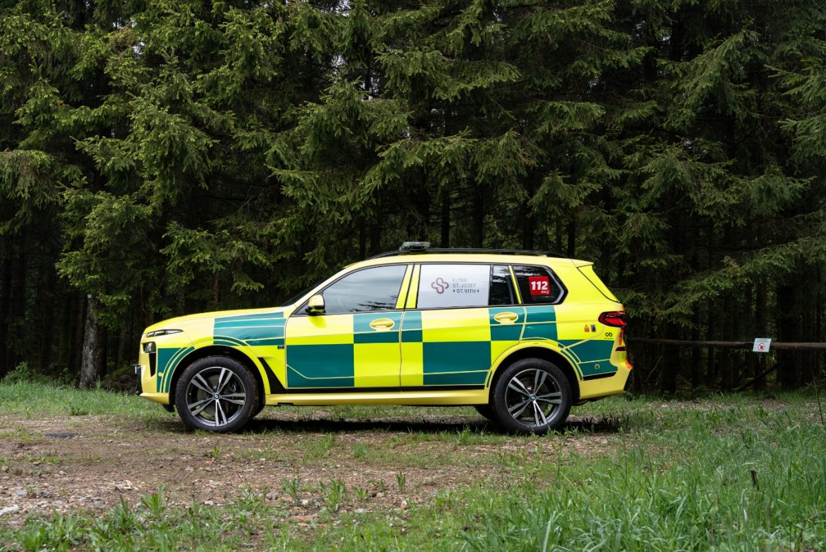 Neuer Notarztwagen für die Klinik St. Josef in St. Vith
