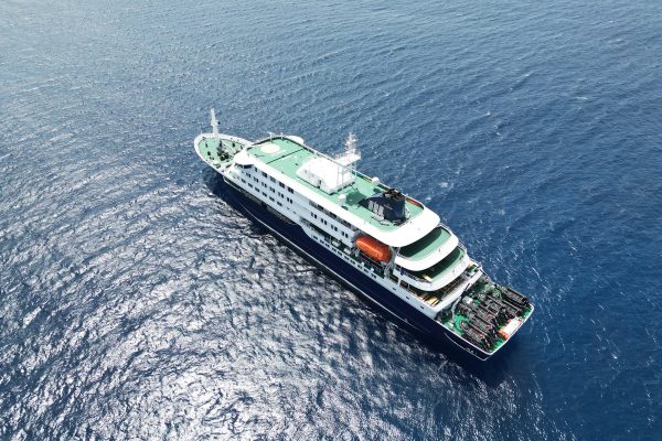 Das Kreuzfahrtschiff MV Hondius vor dem Hafen von Praia, Hauptstadt von Kap Verde, am 4. Mai 2026