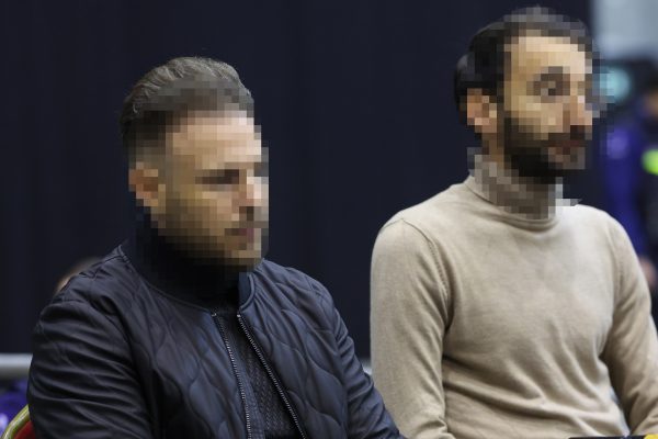 Die Angeklagten im Prozess um das Drama von Strépy-Barquegnies, Paolo Falzone (l) und Antonino Falzone (r) am 7. Mai 2026