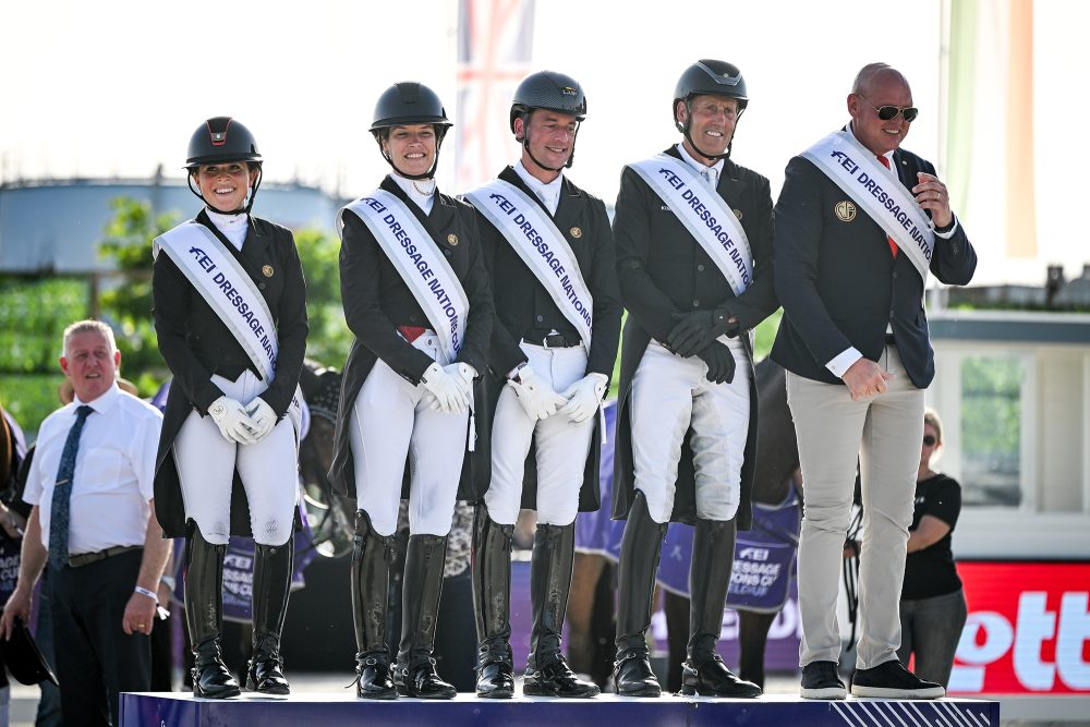 Die Reiter auf dem Podium bei der Siegerehrung in Lier