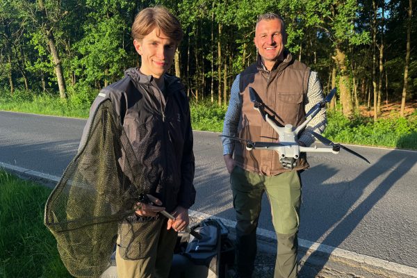 Drohnenpilot Vincent Blumberg und Sebastian Schallenberg von der KiWi e.V. Aachen