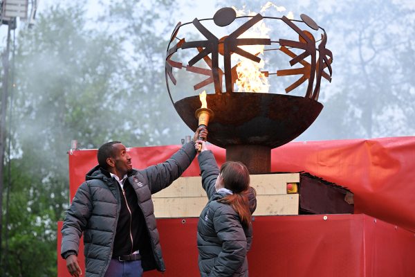 Das Olympische Feuer wird entzündet