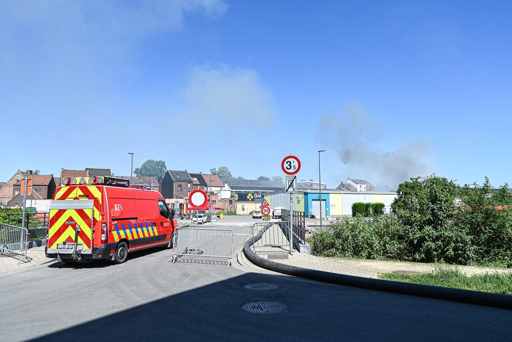 Das Kleiderlager in Tubize nach dem Brand