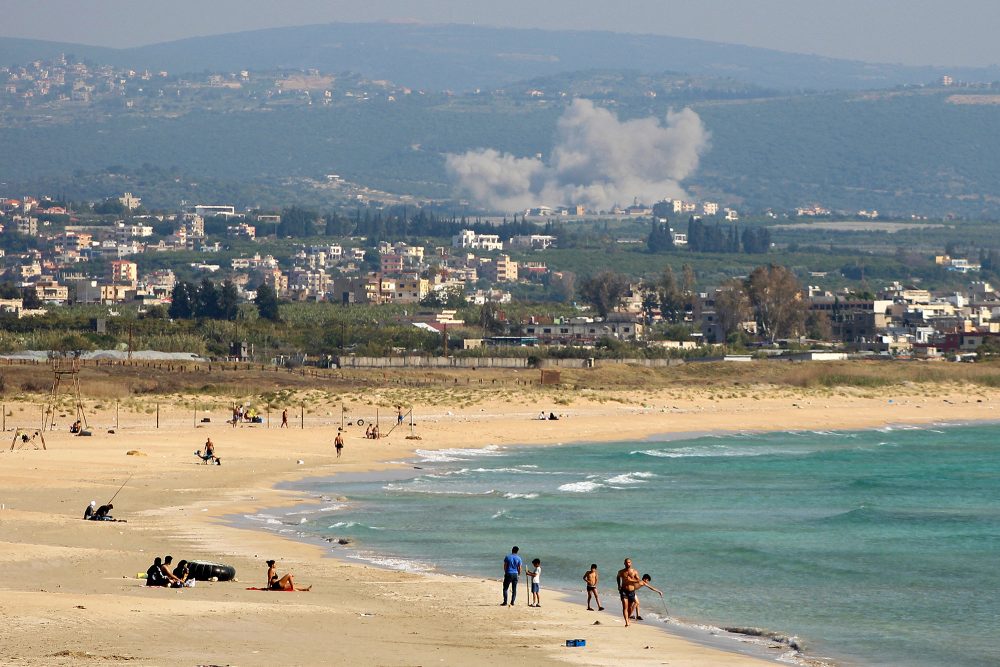 Rauchwolken nach israelischen Luftangriffen auf das Dorf El Qlaile im südlibanesischen Gebiet von Tyros