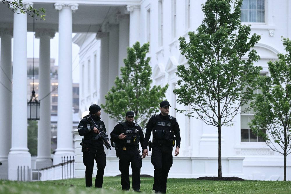 Bewaffnete Agenten des Secret Service am Weißen Haus in Washington