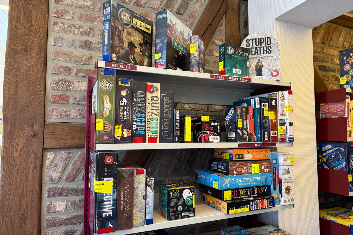 Spieleregal im Medienzentrum
