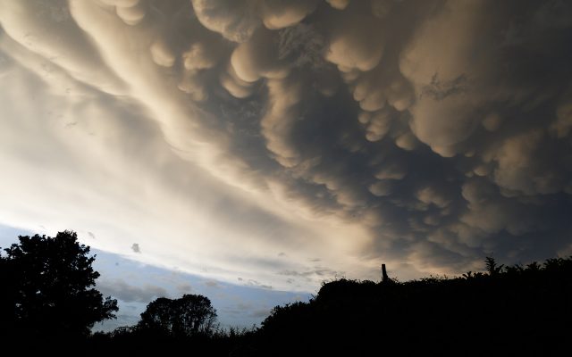 Gewitterwolken am Himmel über Lierde in Ostflandern