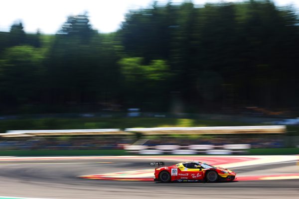 Der Ferrari #51 von Alessio Rovera/Tommaso Mosca/ - Nicklas Nielsen in der Busstop-Schikane