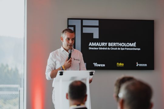 Direktor Amaury Bertholomé bei der Pressekonferenz zur Einweihung des Uhoda-Turms