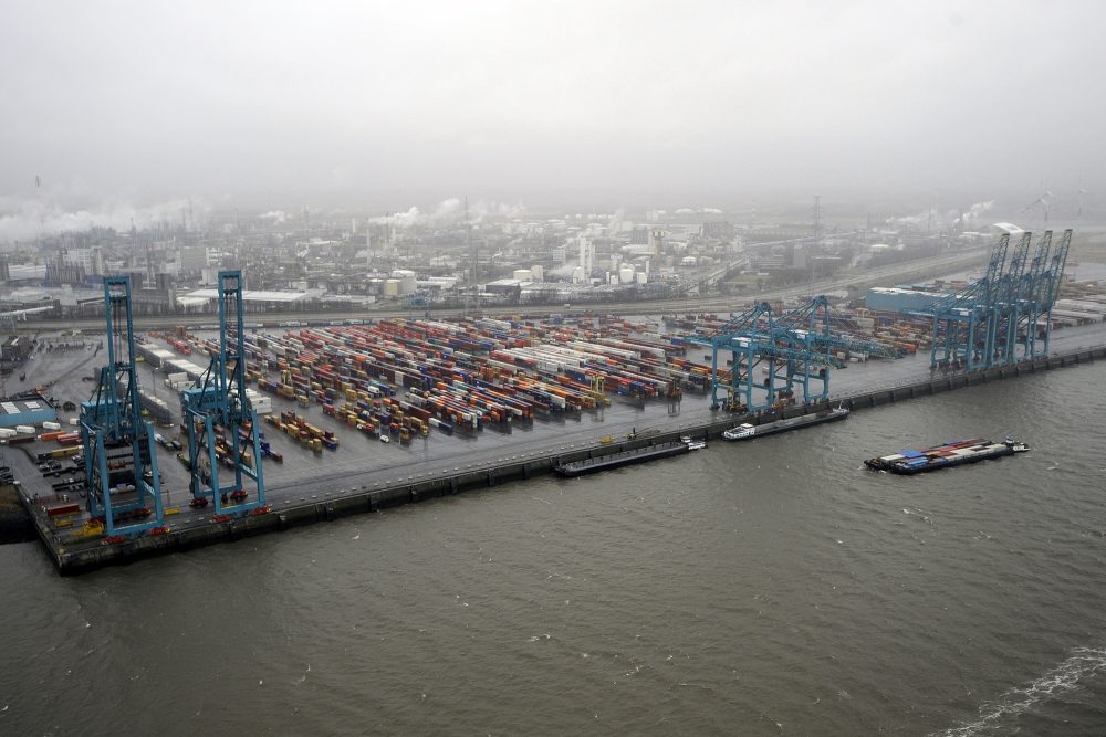 Luftansicht eines Container-Terminals im Hafen von Antwerpen