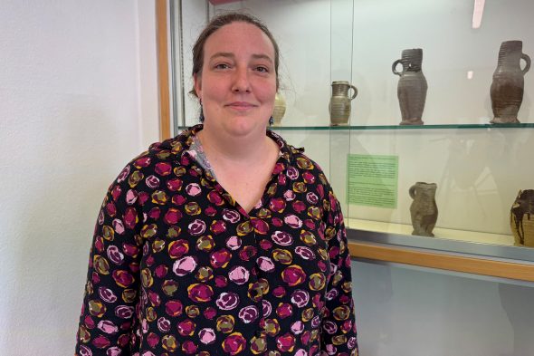 Audrey Olbertz vom archäologischen Dienst der DG