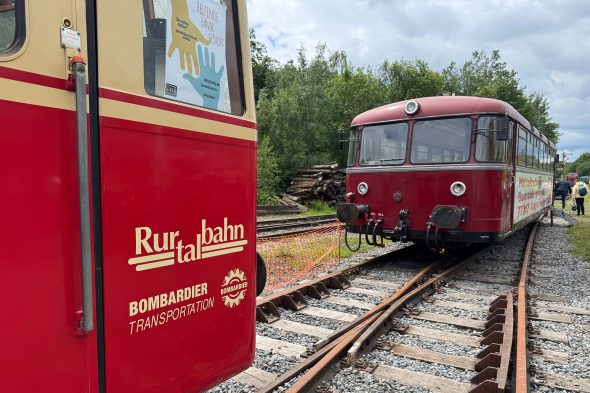 Alte Züge beim Bahnhofsfest in Raeren