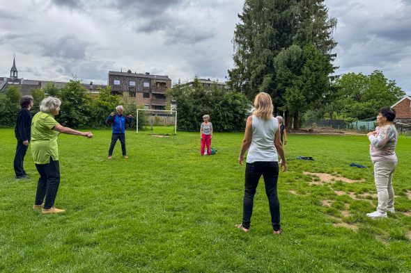 Senioren turnen im Park Klinkeshöfchen in Eupen