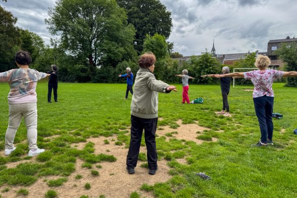 Senioren turnen im Park Klinkeshöfchen in Eupen