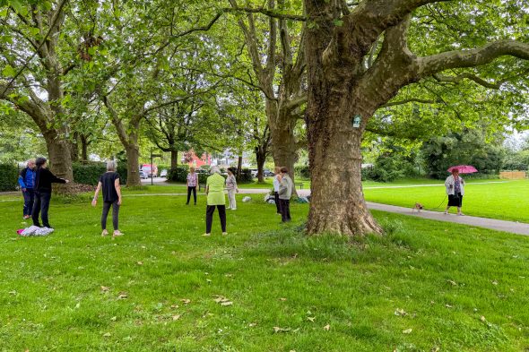 Senioren turnen im Park Klinkeshöfchen in Eupen