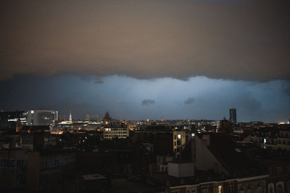 Sturm über Brüssel, über der Stadt haben sich dunkle Wolken aufgetürmt