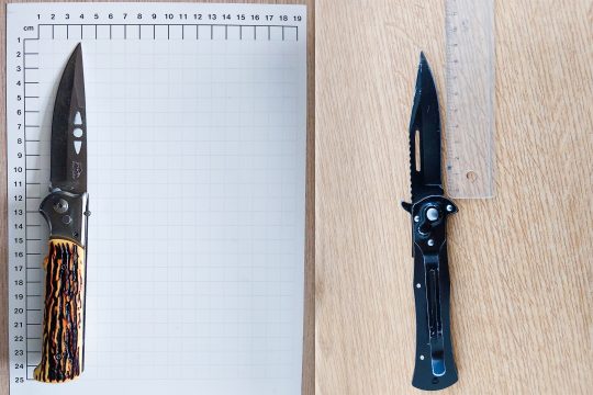 Zwei Springmesser