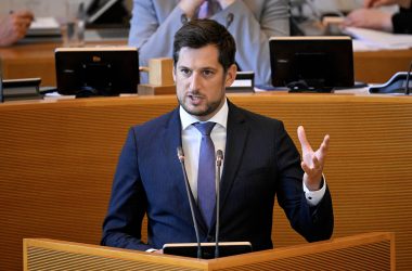 Der wallonische Ministerpräsident Adrien Dolimont bei der Plenarsitzung des wallonischen Parlamentes am 17. Juni 2026