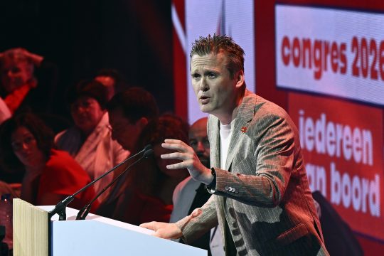 Der FGTB-Vorsitzende Bert Engelaar beim Kongress