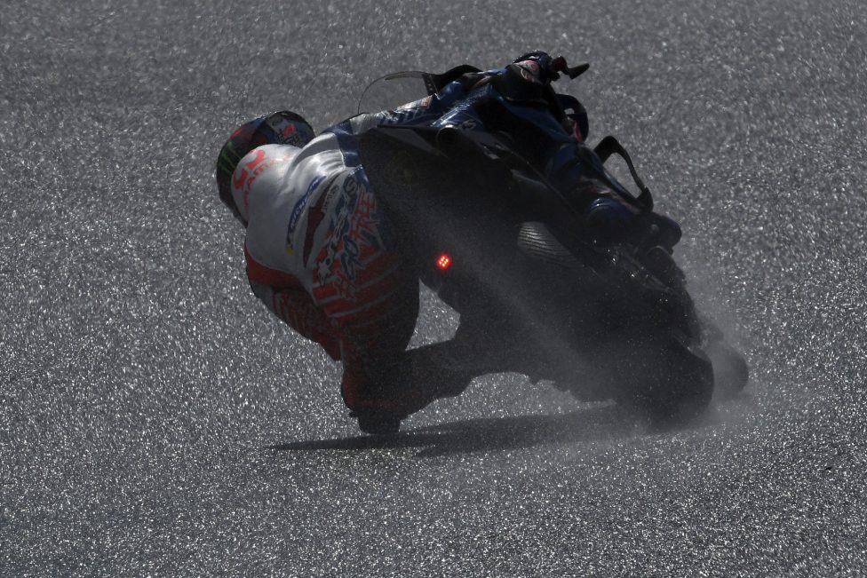 Francesco Bagnaia in Schräglage auf der Rennstrecke